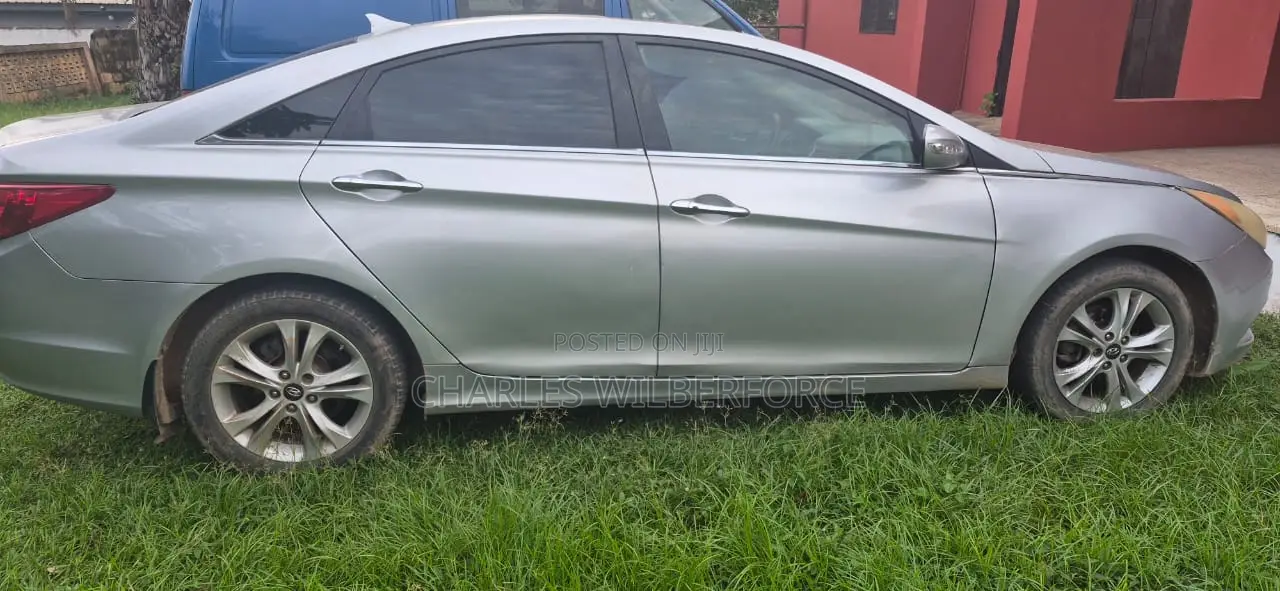 Hyundai Sonata Limited Sedan FWD (2.4L 4cyl 6A) 2012 Black