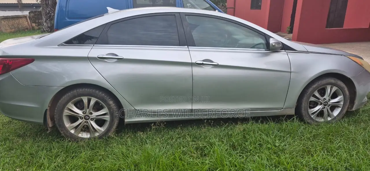 Hyundai Sonata Limited Sedan FWD (2.4L 4cyl 6A) 2012 Black