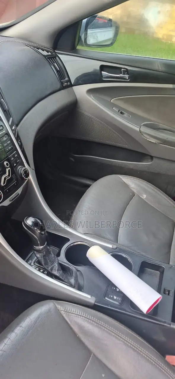 Hyundai Sonata Limited Sedan FWD (2.4L 4cyl 6A) 2012 Black