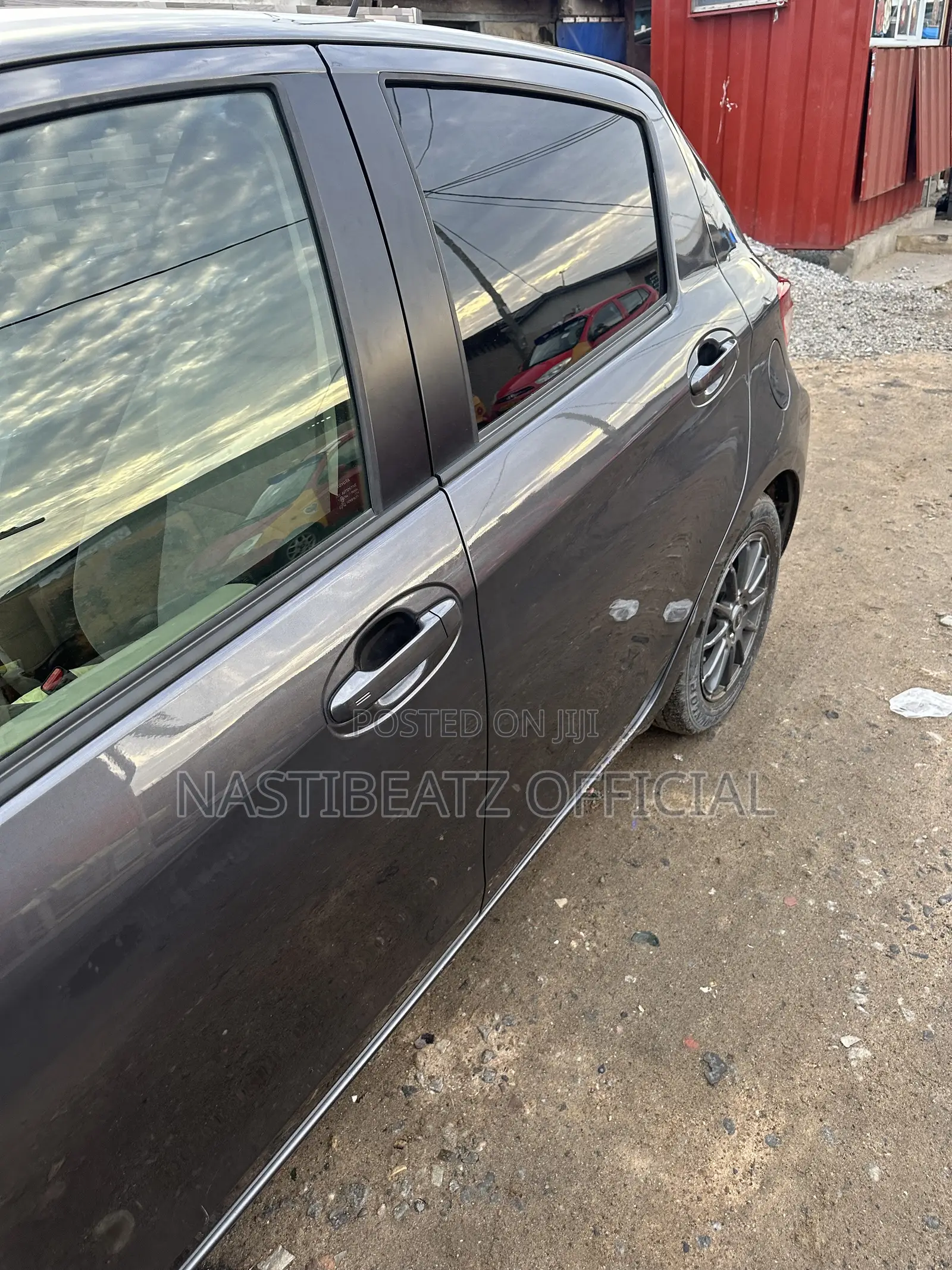 Toyota Vitz 1.3 FWD 5dr 2013 Gray
