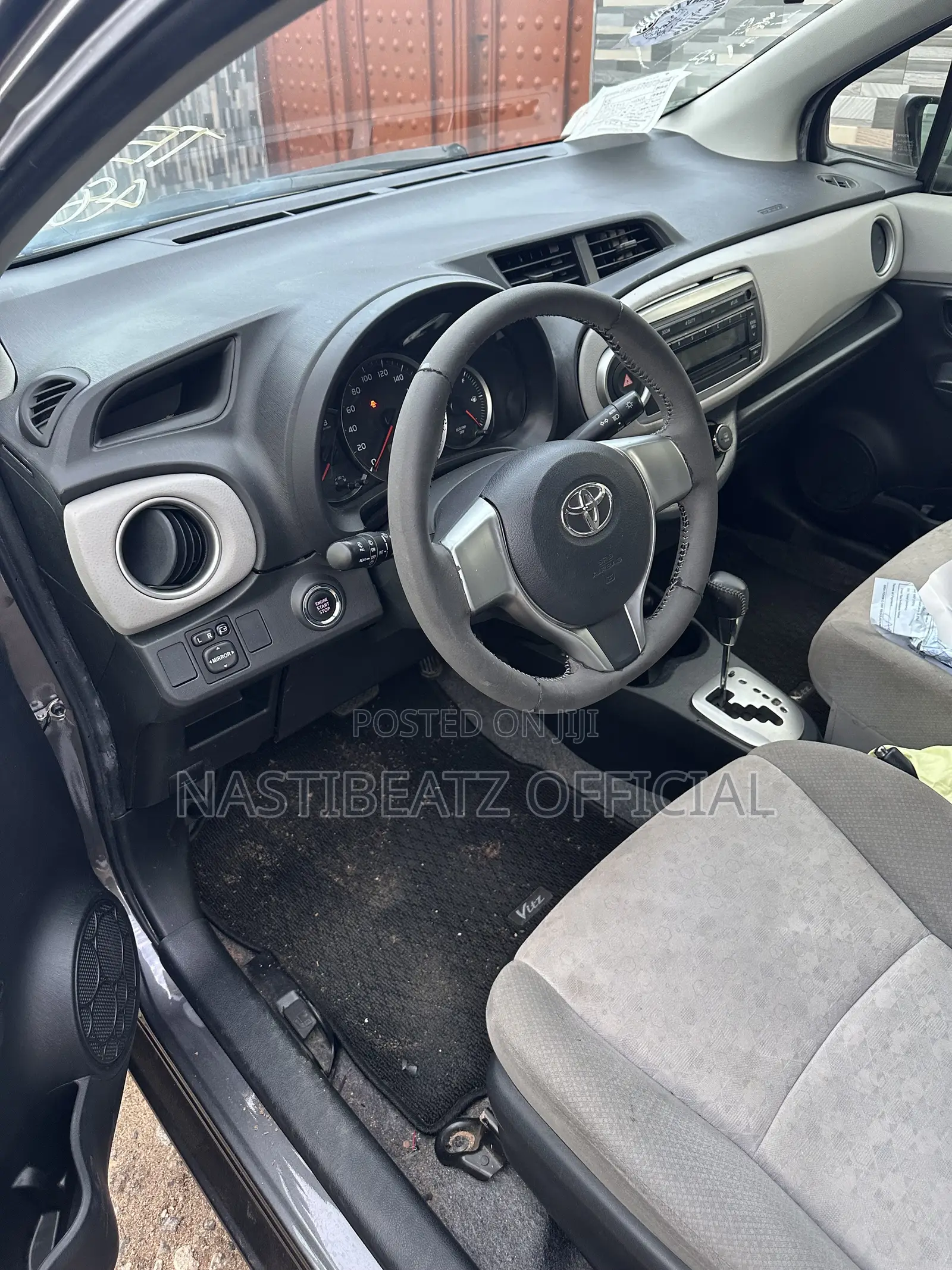 Toyota Vitz 1.3 FWD 5dr 2013 Gray
