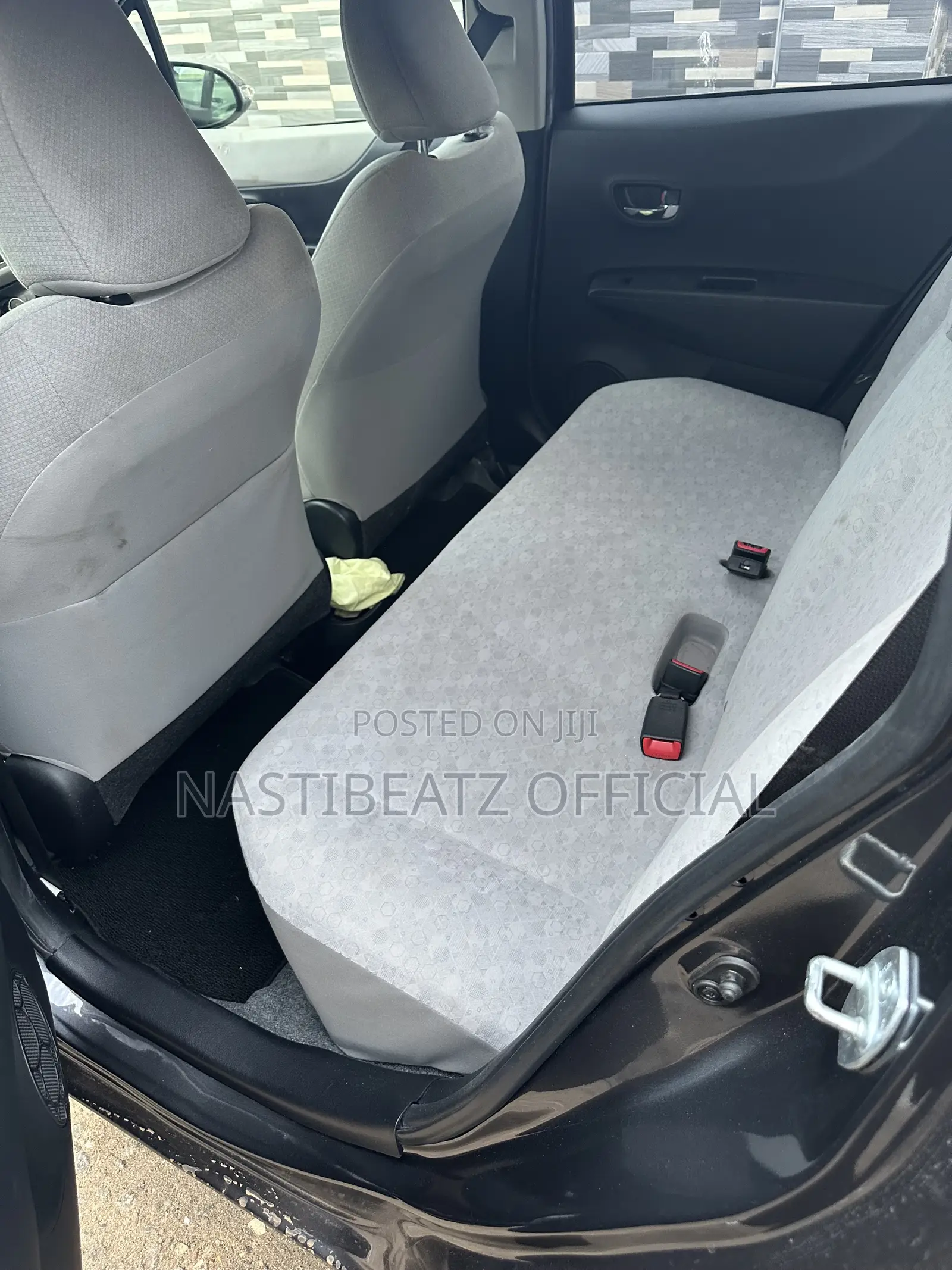 Toyota Vitz 1.3 FWD 5dr 2013 Gray