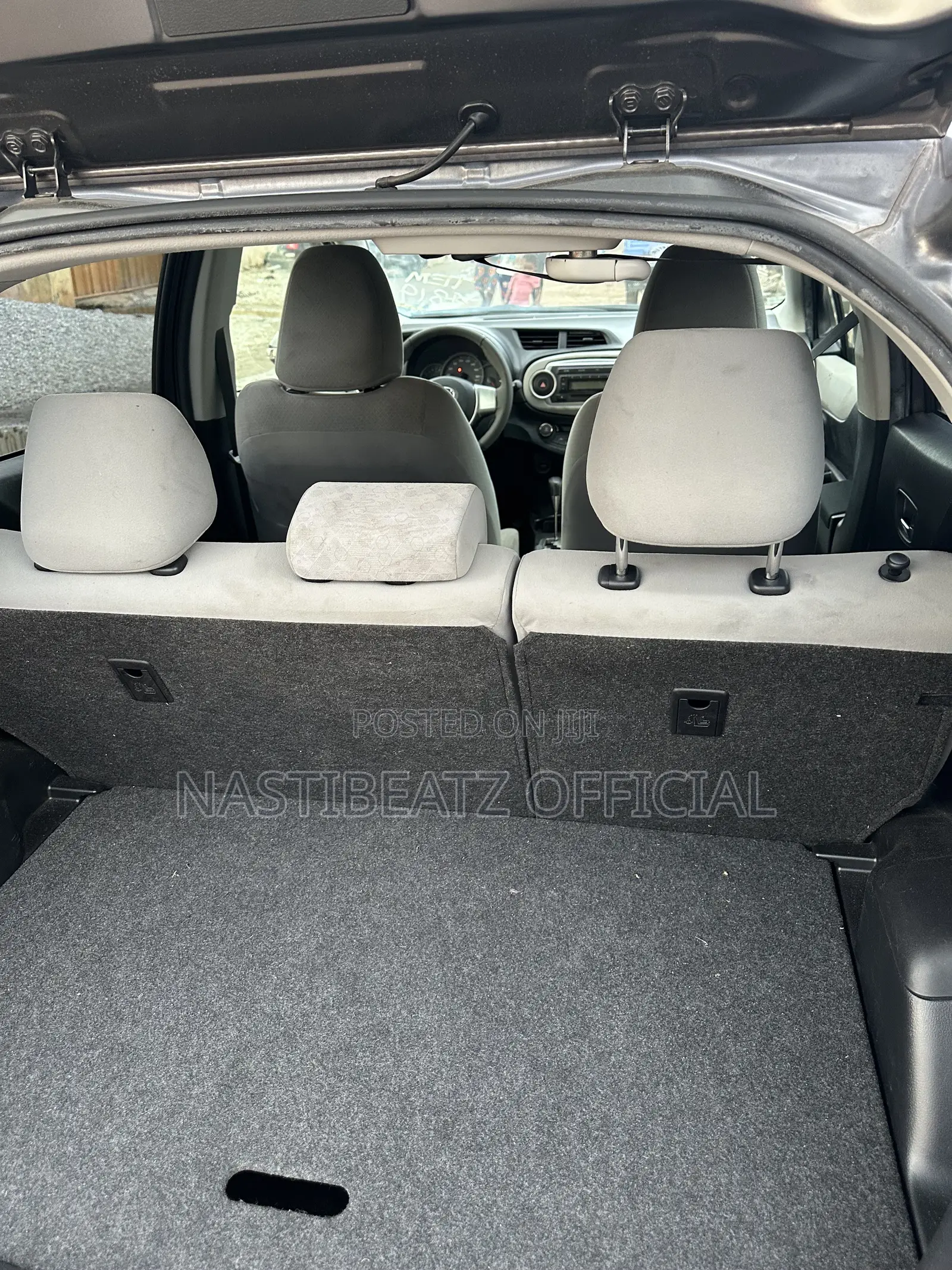 Toyota Vitz 1.3 FWD 5dr 2013 Gray