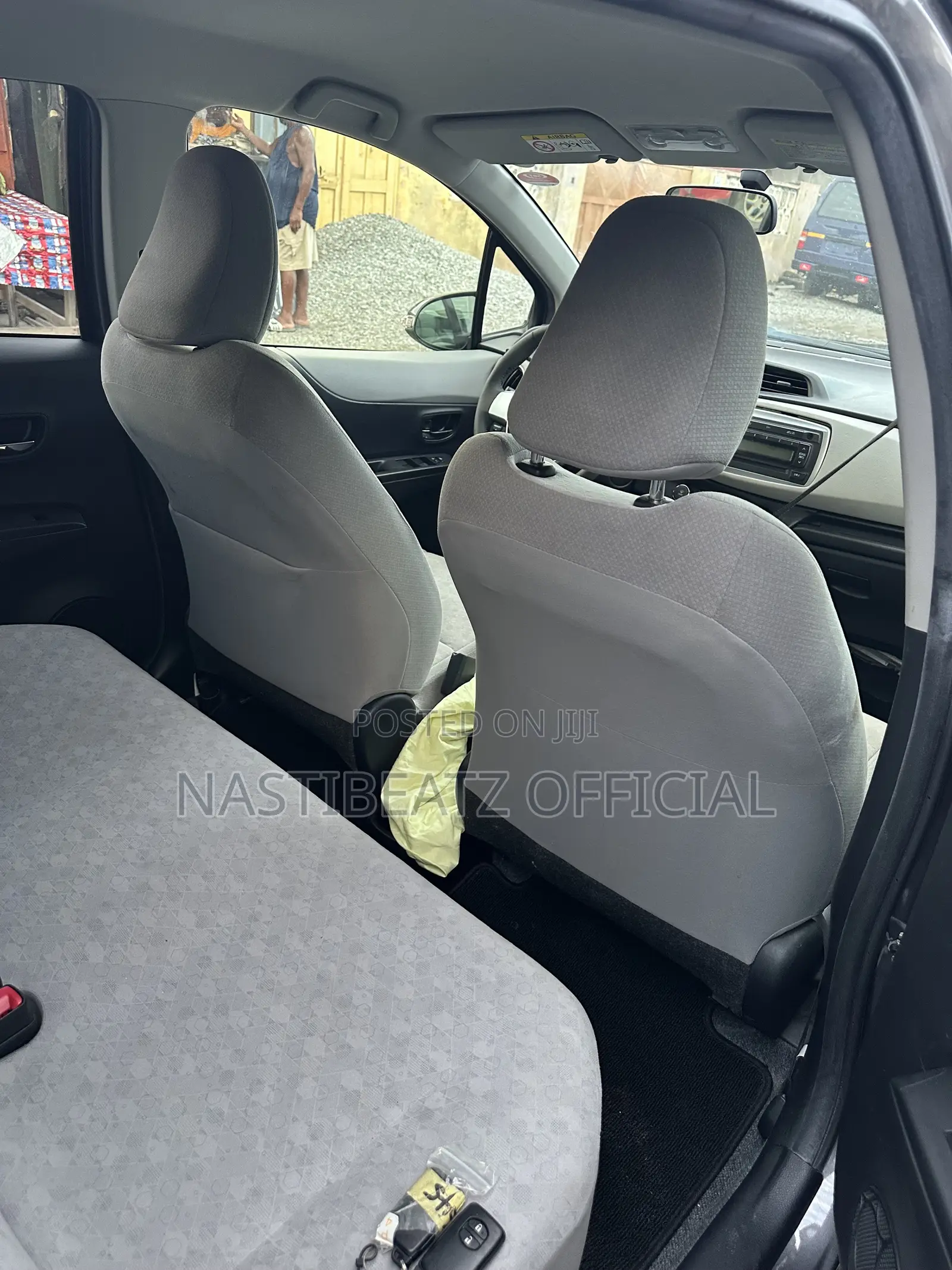 Toyota Vitz 1.3 FWD 5dr 2013 Gray
