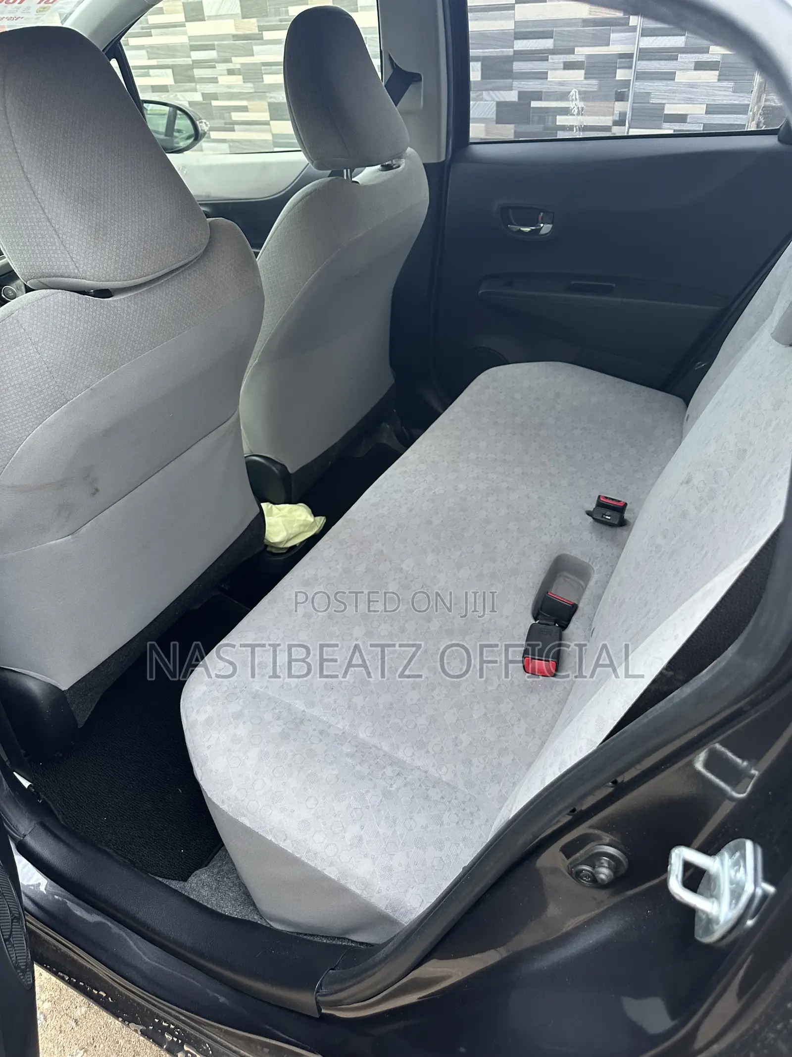 Toyota Vitz 1.3 FWD 5dr 2013 Gray