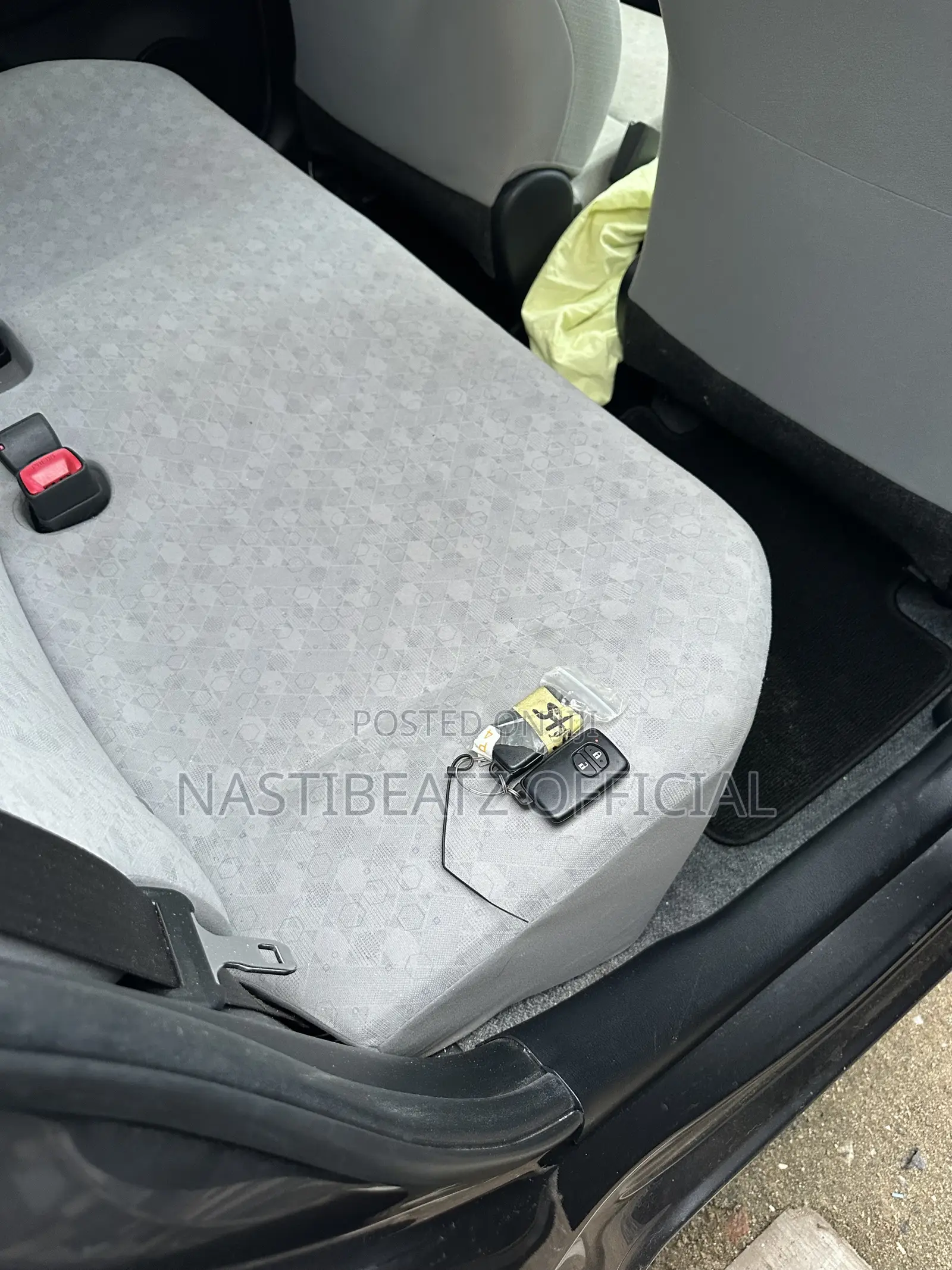 Toyota Vitz 1.3 FWD 5dr 2013 Gray