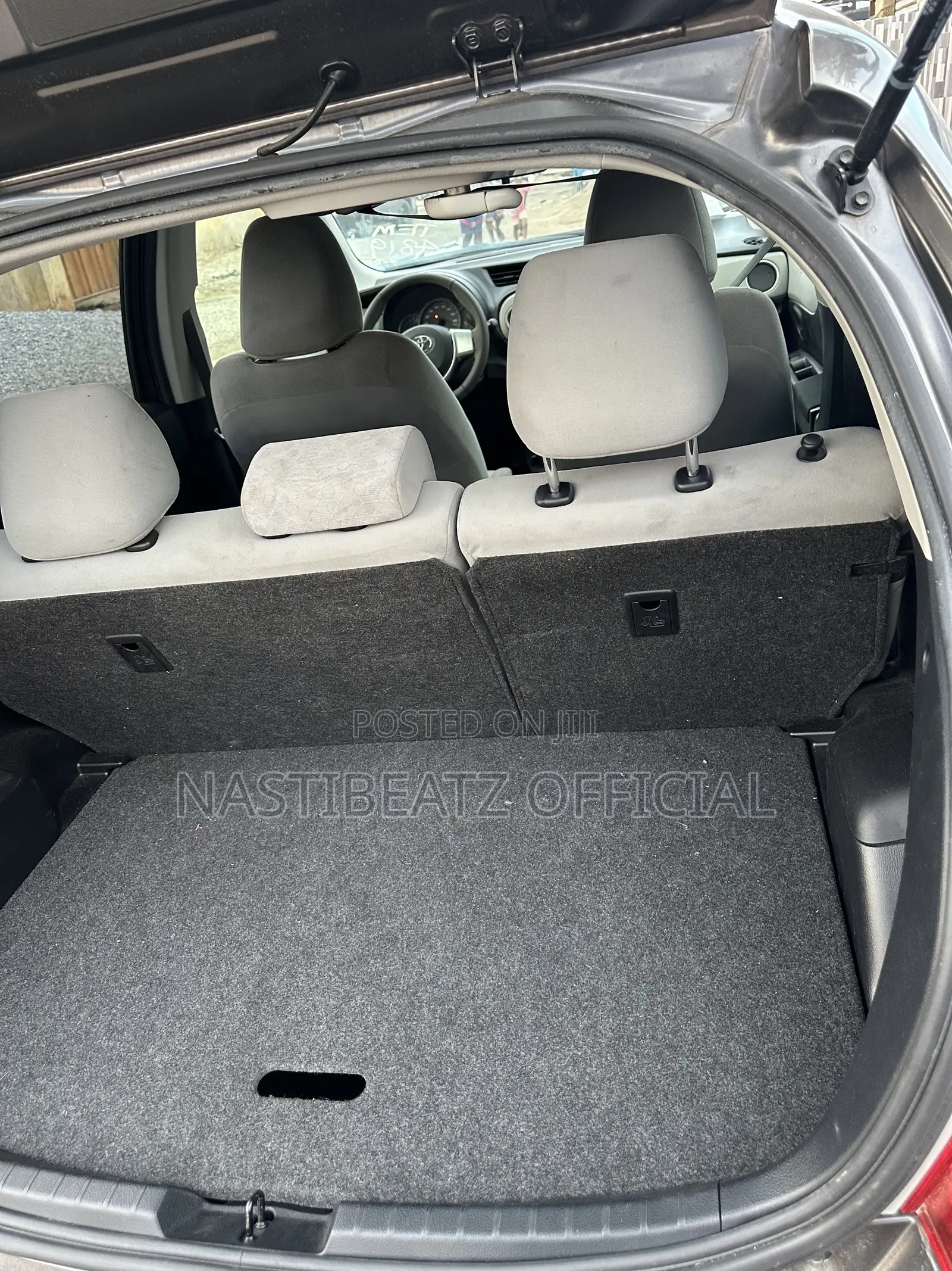 Toyota Vitz 1.3 FWD 5dr 2013 Gray