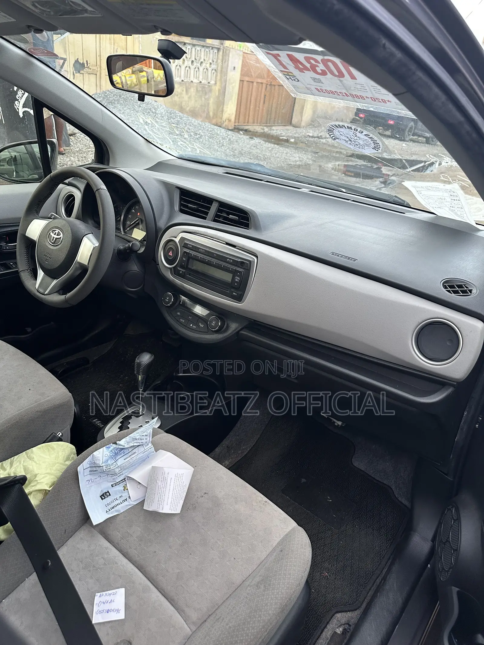 Toyota Vitz 1.3 FWD 5dr 2013 Gray