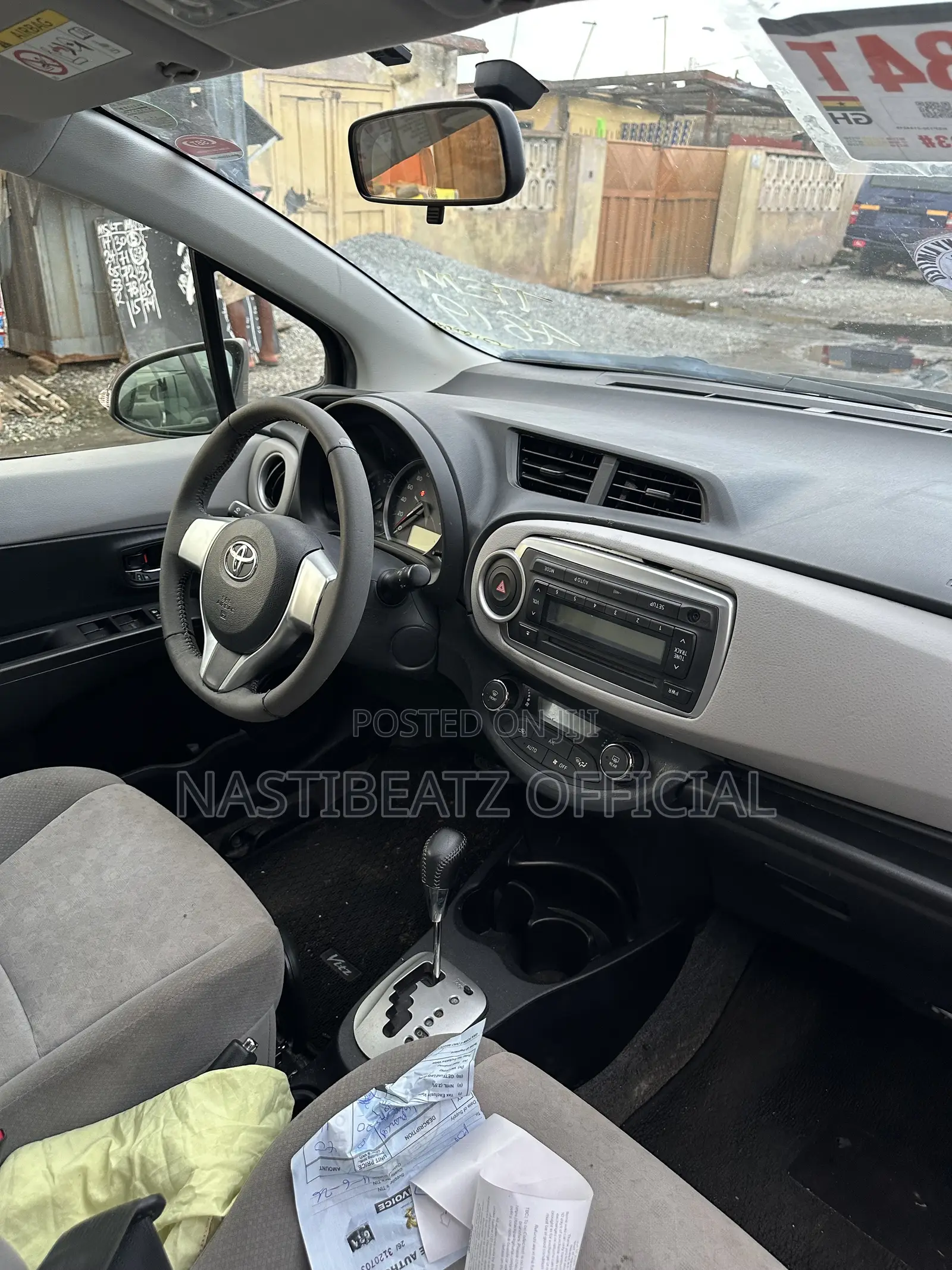 Toyota Vitz 1.3 FWD 5dr 2013 Gray