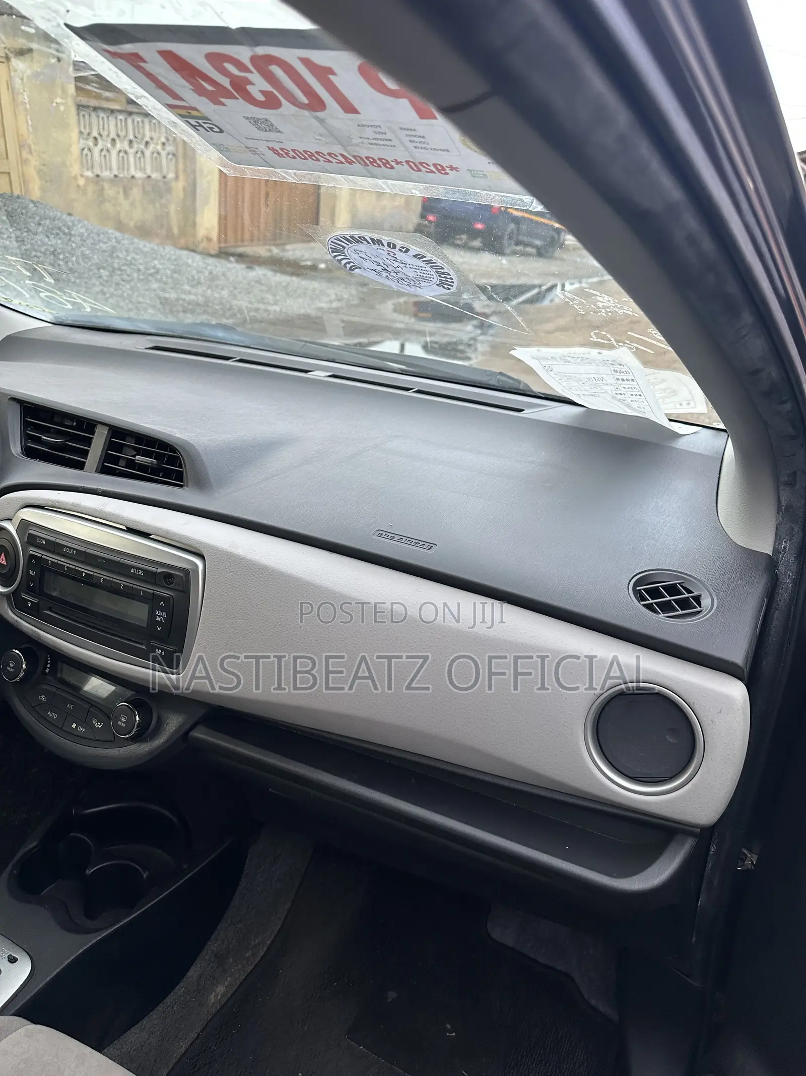 Toyota Vitz 1.3 FWD 5dr 2013 Gray