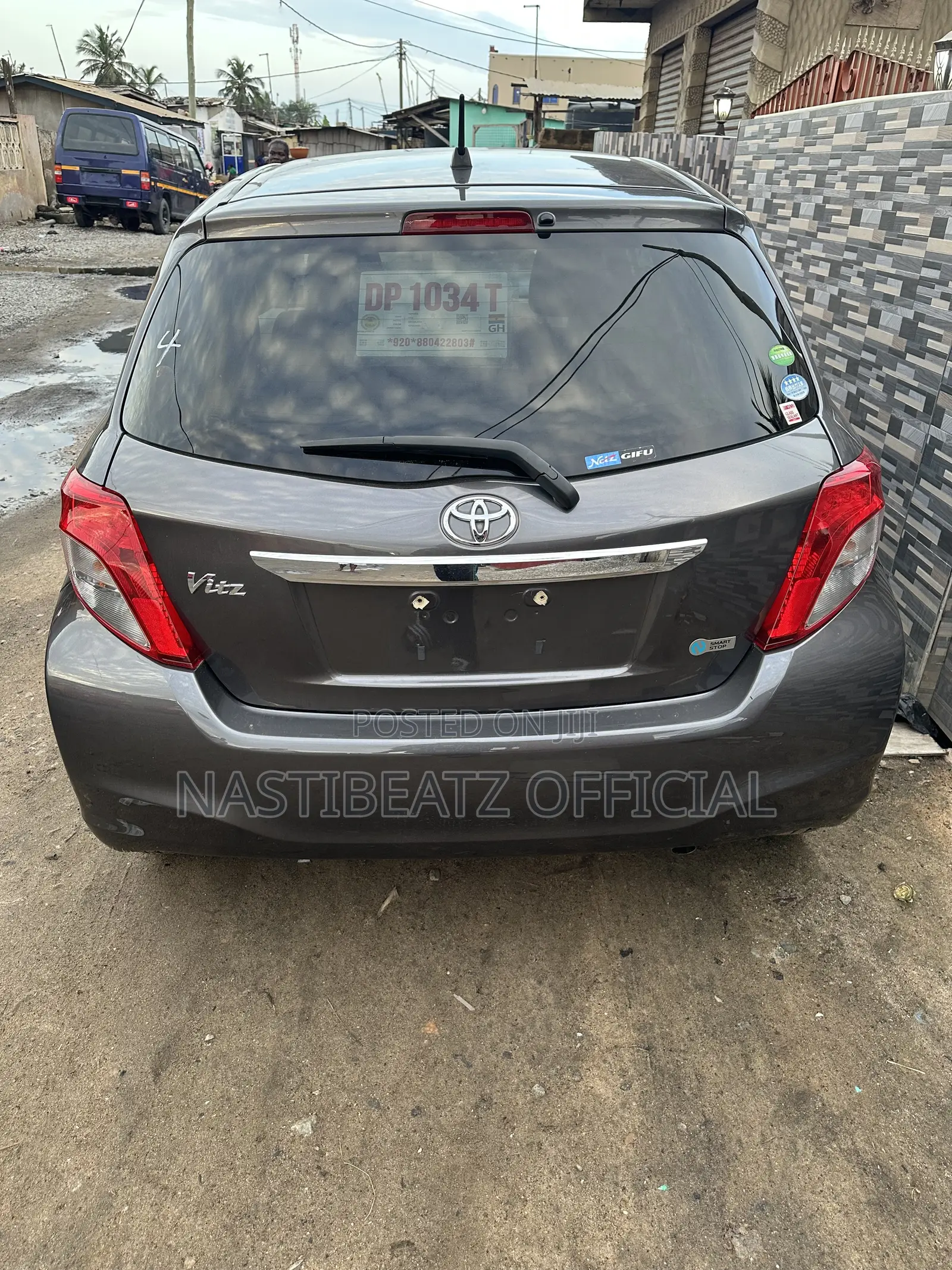 Toyota Vitz 1.3 FWD 5dr 2013 Gray