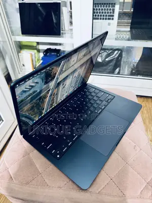 Laptop Apple MacBook Air 2022 M2 8GB Apple M2 SSD 512GB