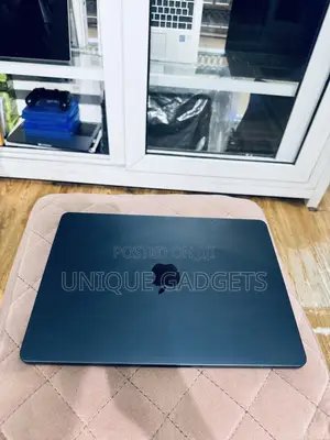 Laptop Apple MacBook Air 2022 M2 8GB Apple M2 SSD 512GB
