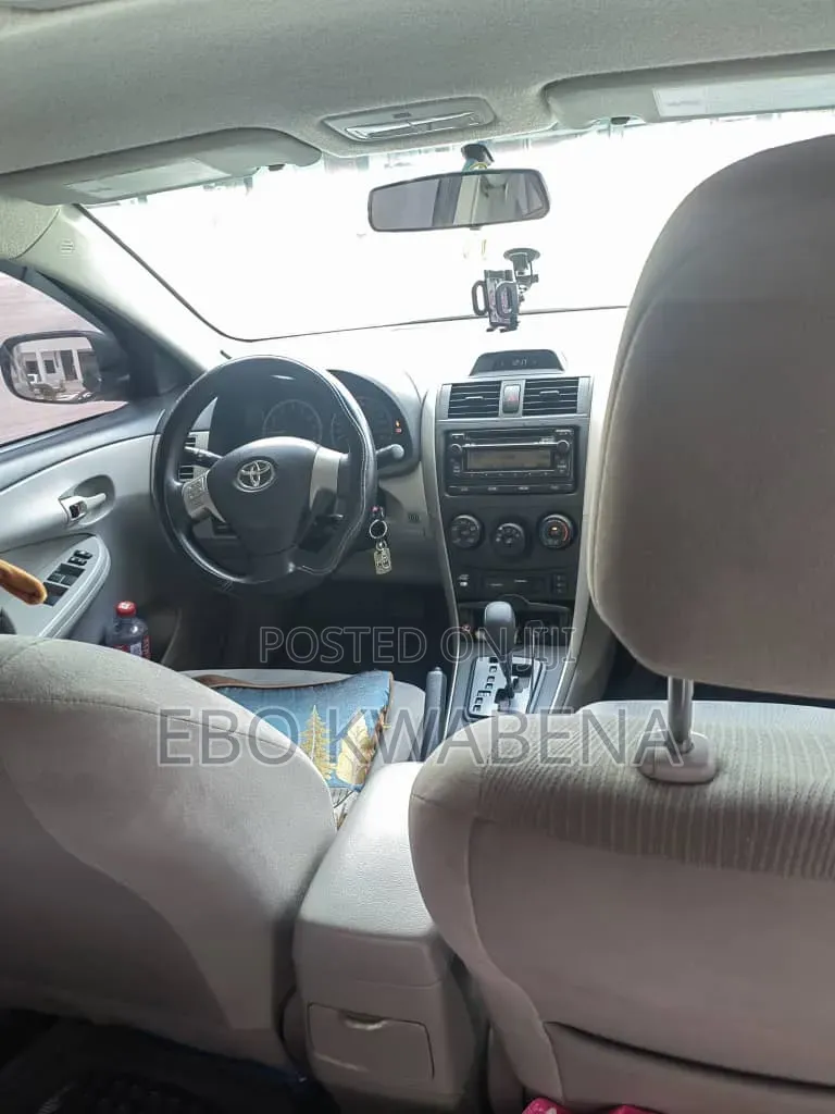 Toyota Corolla 2012 Gray