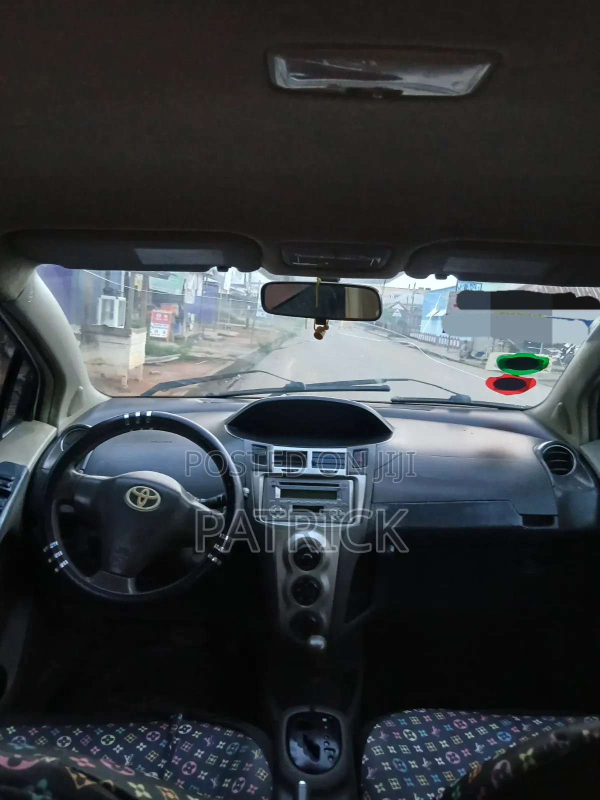 Toyota Vitz 2010 Silver