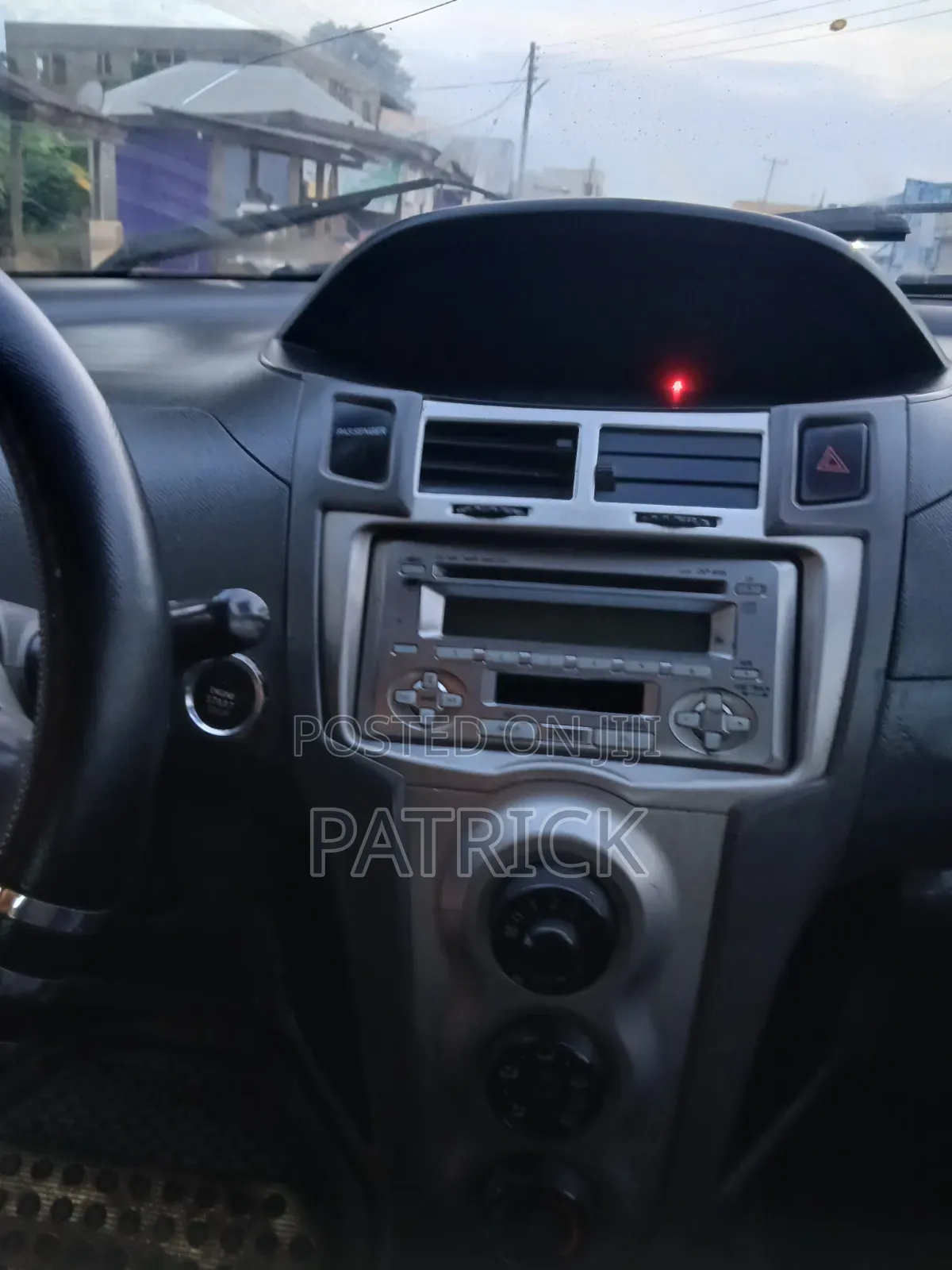 Toyota Vitz 2010 Silver