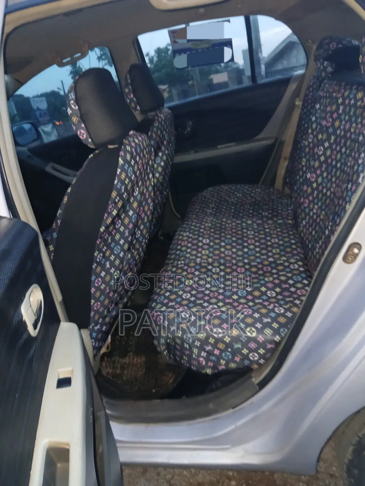 Toyota Vitz 2010 Silver