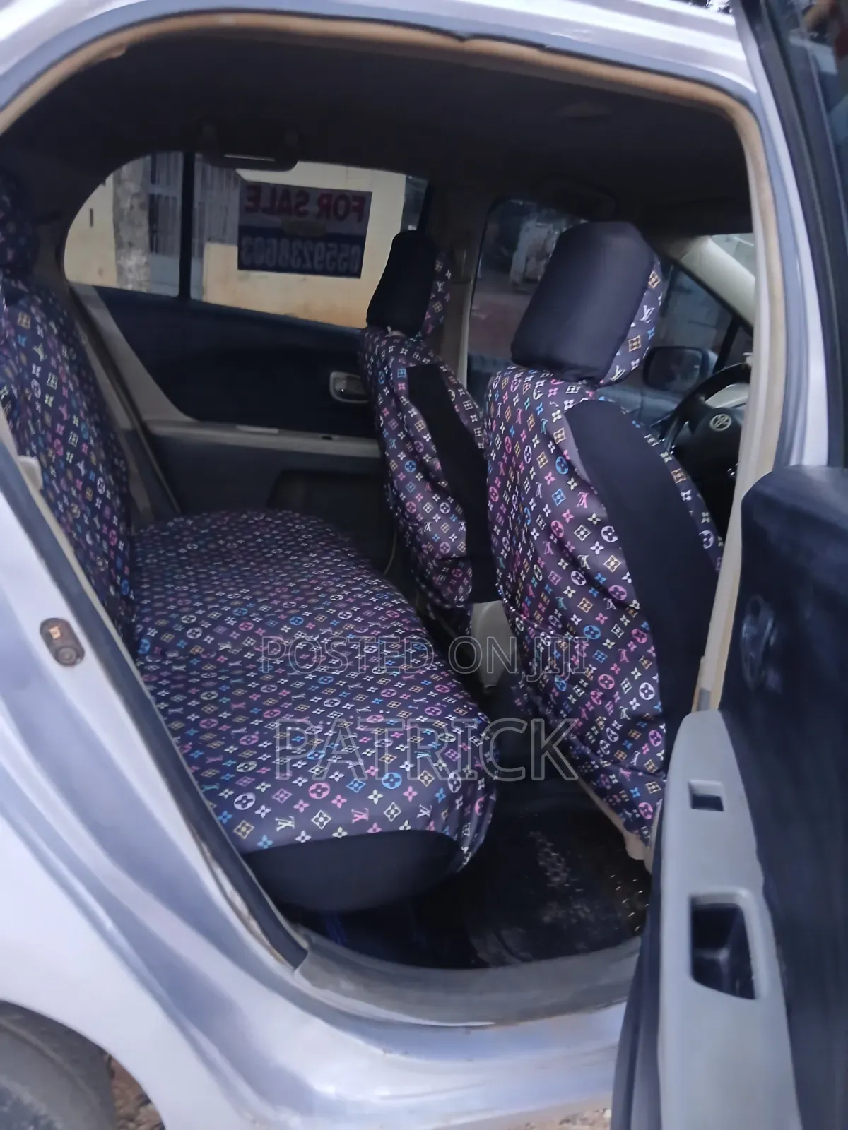 Toyota Vitz 2010 Silver