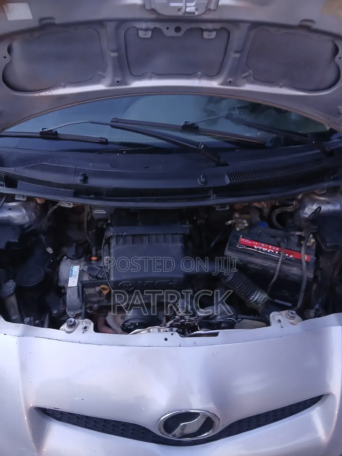 Toyota Vitz 2010 Silver