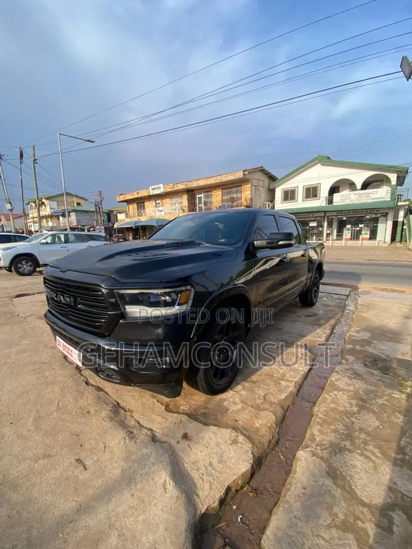 RAM 1500 2022 Black