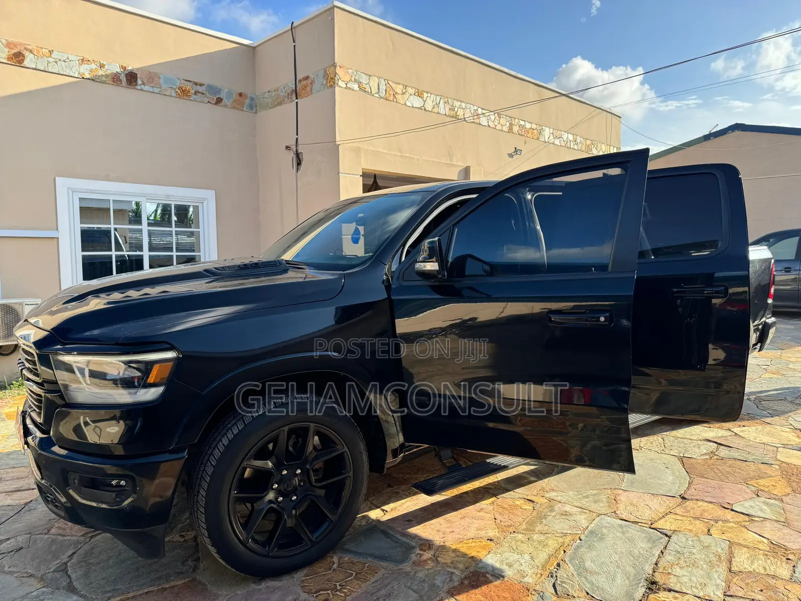 RAM 1500 2022 Black