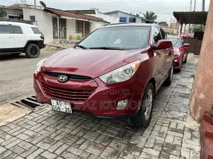 Hyundai Tucson 2011 Red