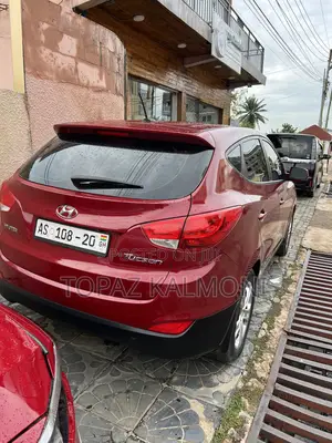 Hyundai Tucson 2011 Red