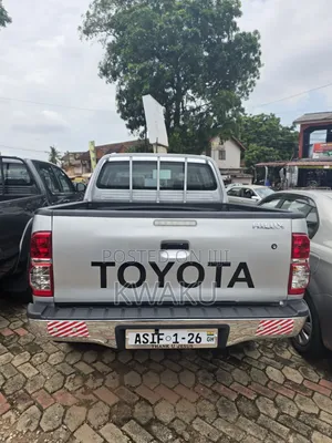 Toyota Hilux 2012 Silver