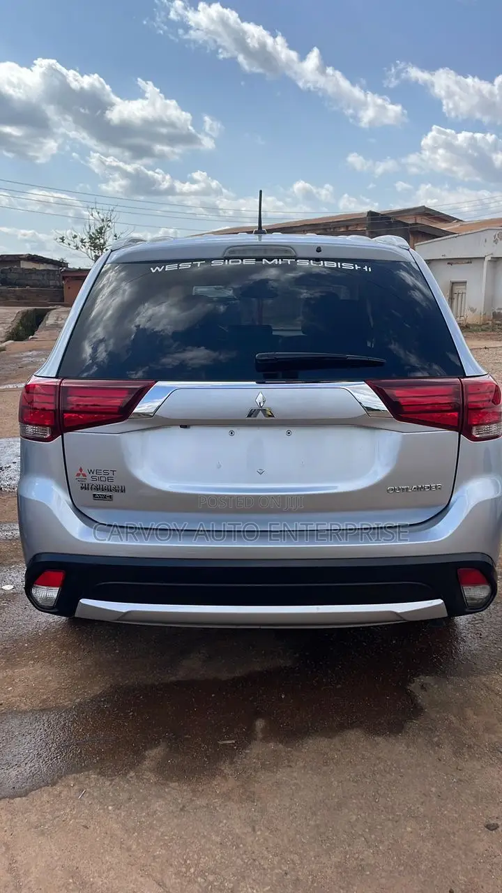 Mitsubishi Outlander 2.4 PHEV AWD 2015 Silver