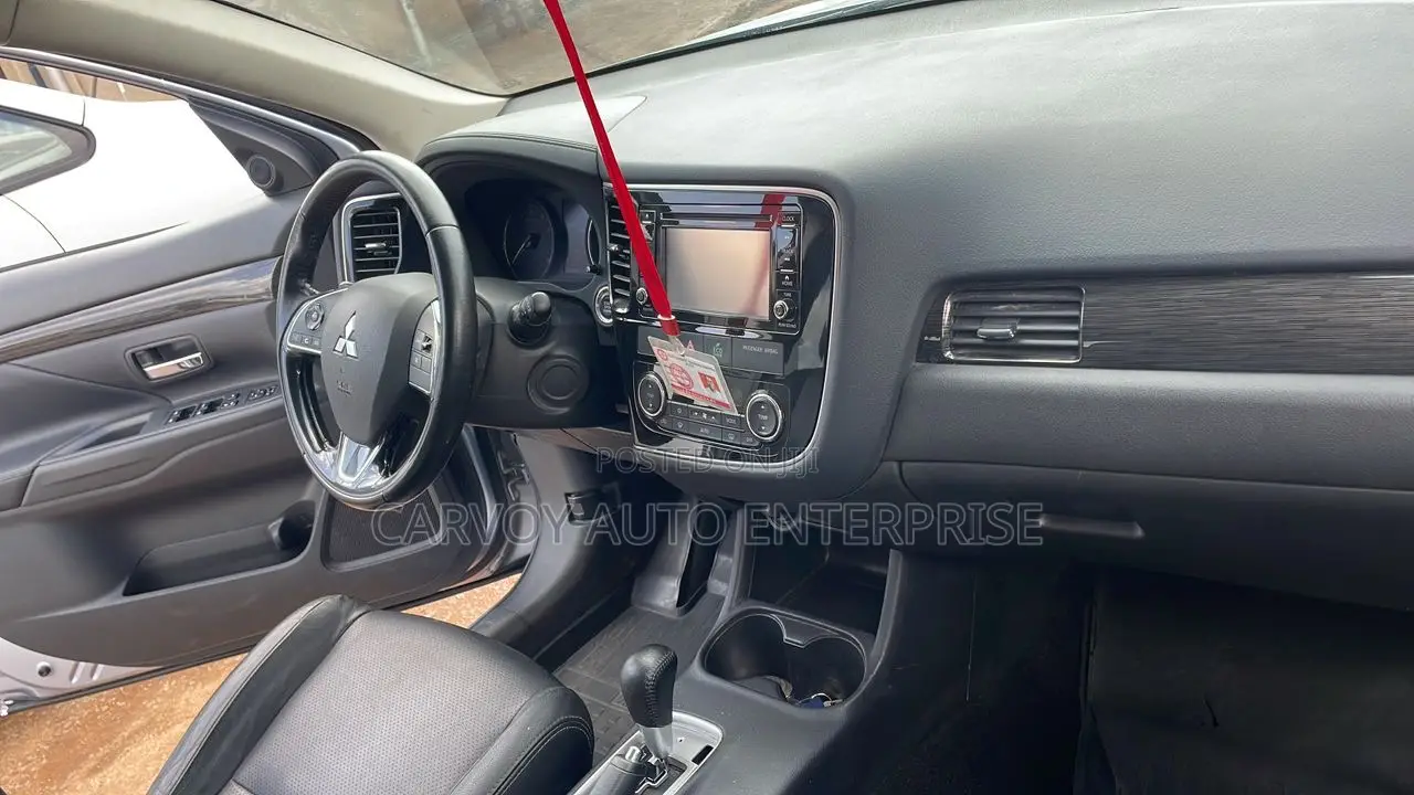 Mitsubishi Outlander 2.4 PHEV AWD 2015 Silver