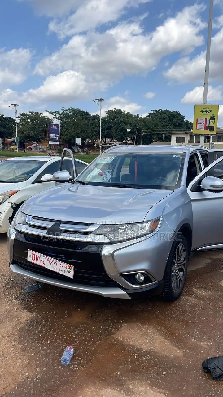 Mitsubishi Outlander 2.4 PHEV AWD 2015 Silver