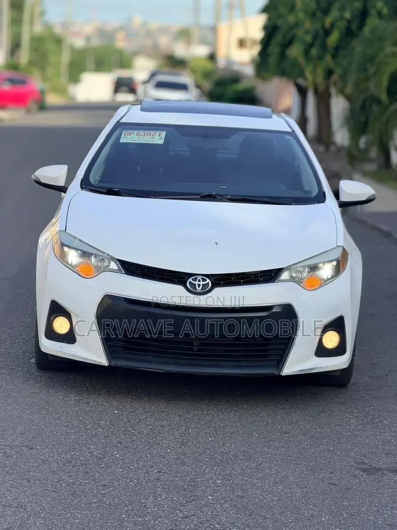 Toyota Corolla S 4dr Sedan (1.8L 4cyl CVT) 2016 White
