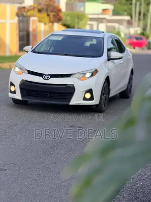 Toyota Corolla S 4dr Sedan (1.8L 4cyl CVT) 2016 White