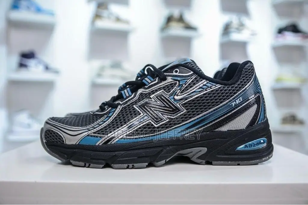 Original New Balance 740 Black/Blue