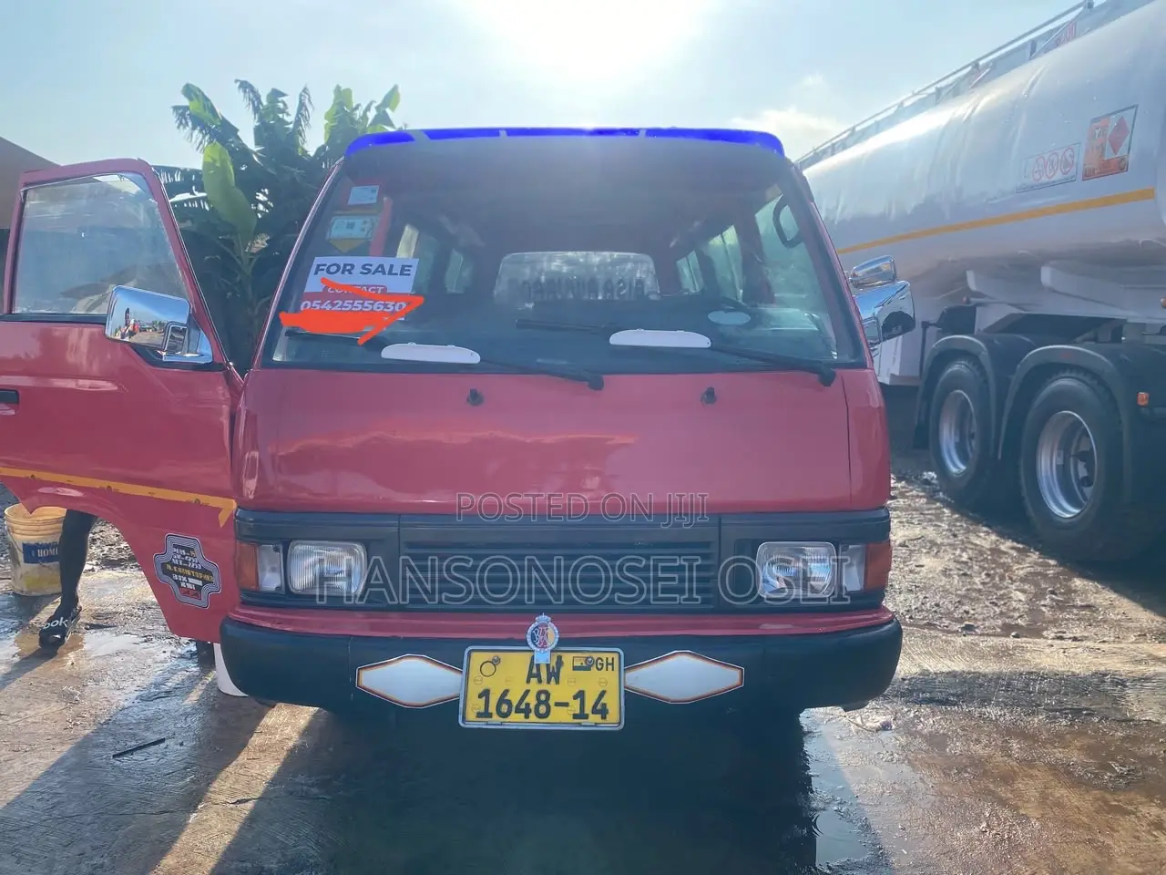 Nissan Caravan (Urvan) 1984 Red