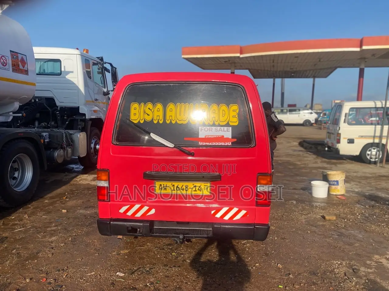 Nissan Caravan (Urvan) 1984 Red