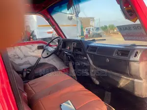 Nissan Caravan (Urvan) 1984 Red