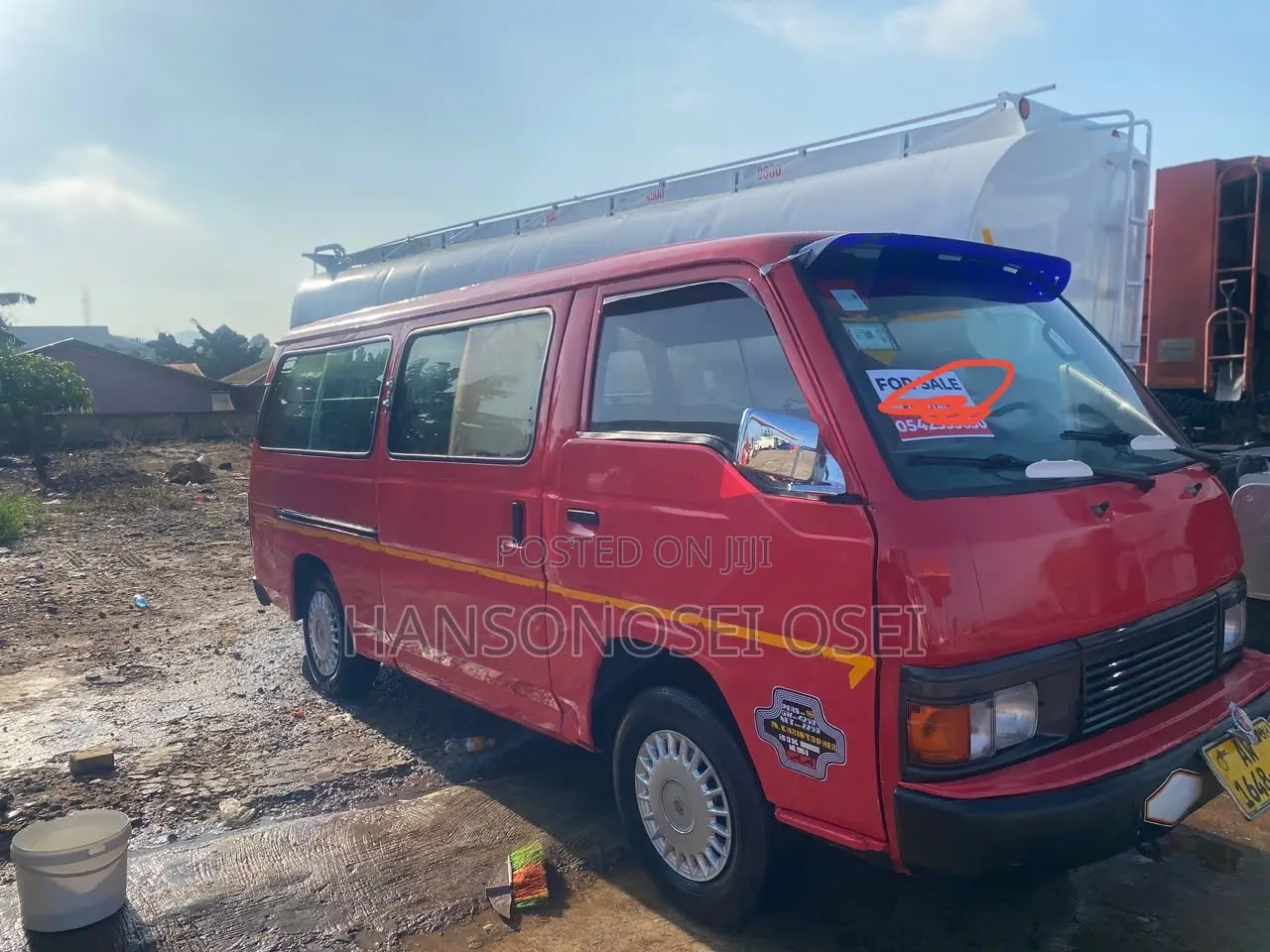 Nissan Caravan (Urvan) 1984 Red