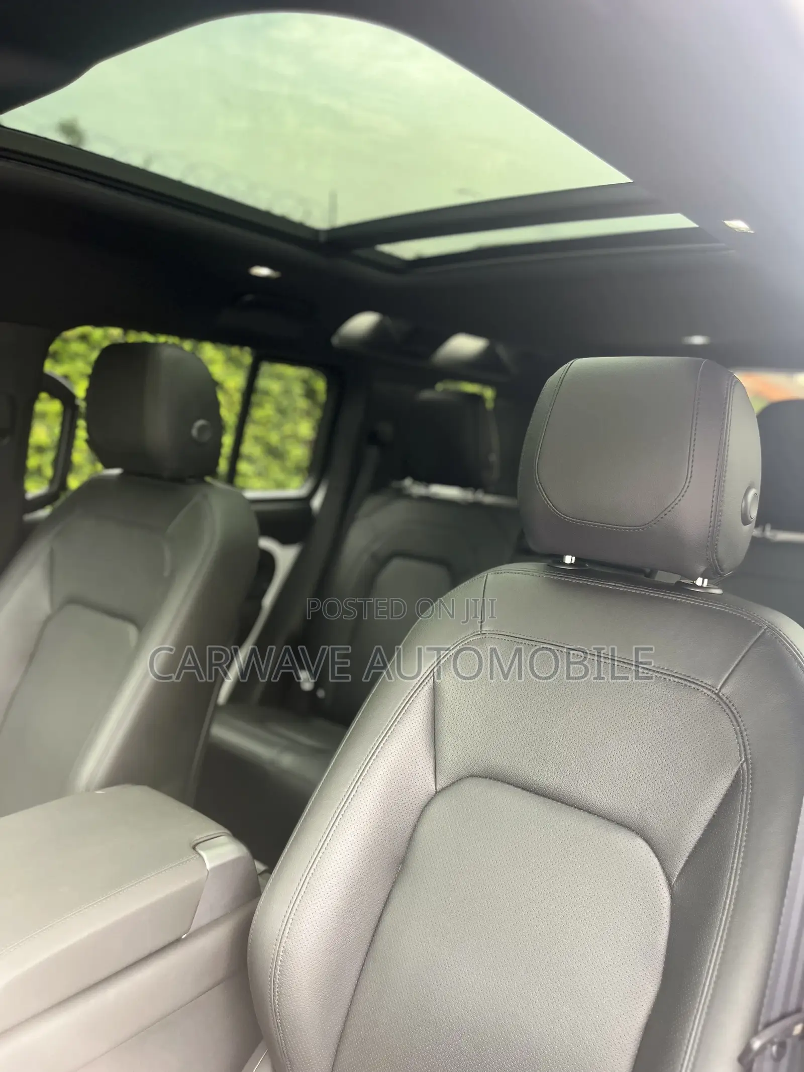 Land Rover Defender X-Dynamic SE 2024 White