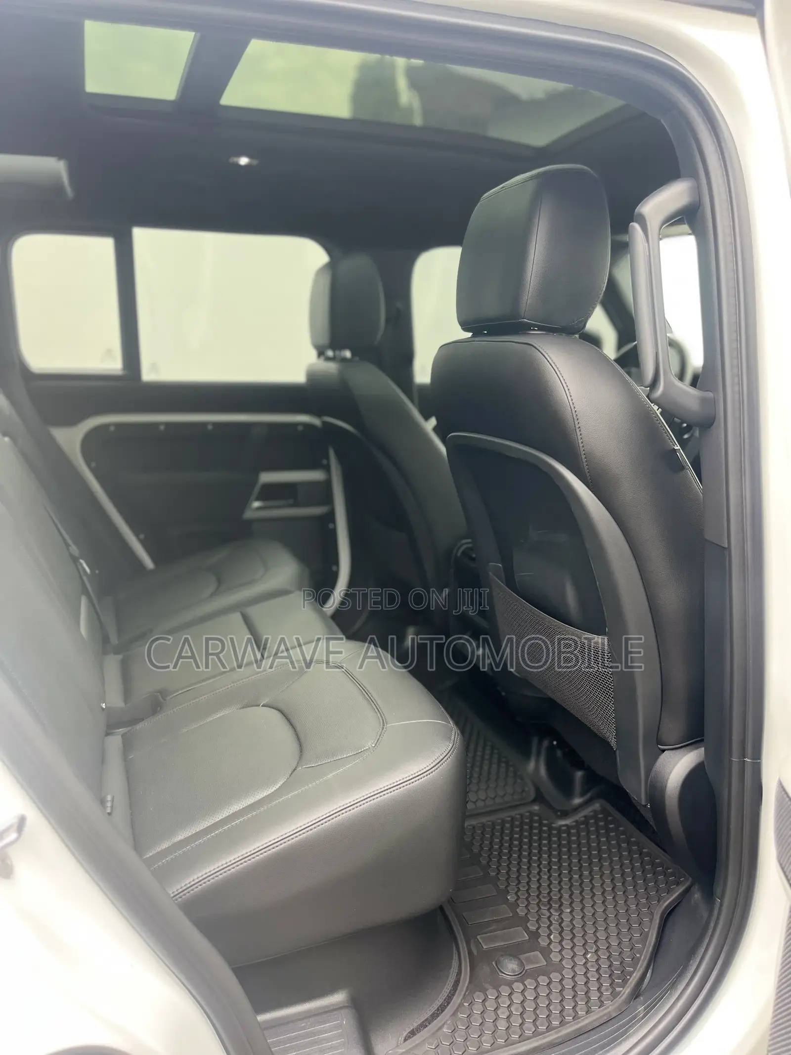 Land Rover Defender X-Dynamic SE 2024 White