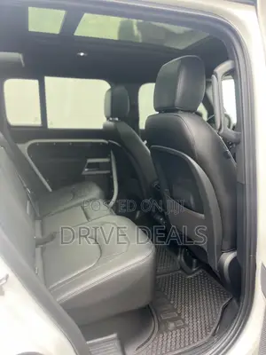Land Rover Defender X-Dynamic SE 2024 White