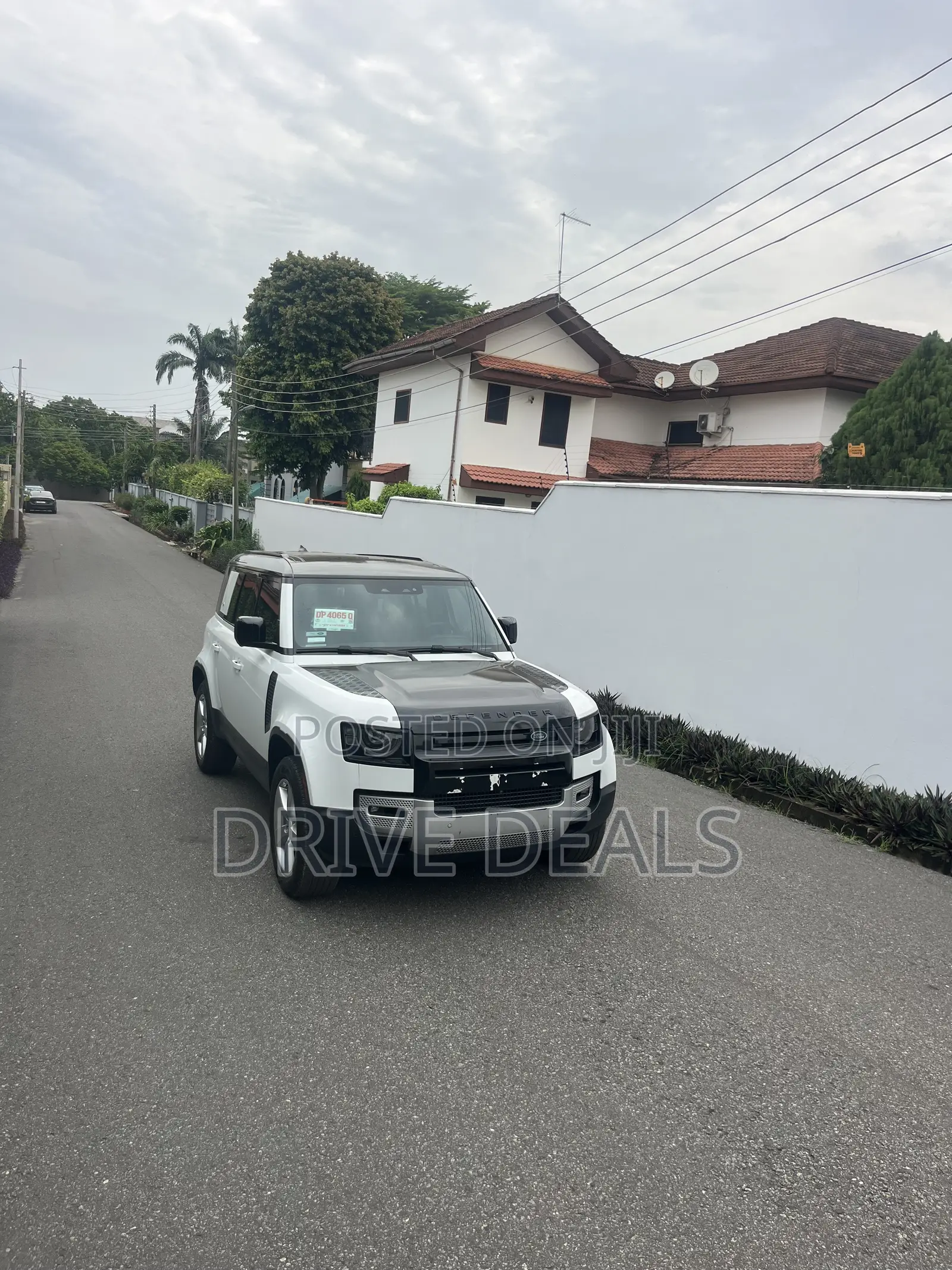 Land Rover Defender X-Dynamic SE 2024 White