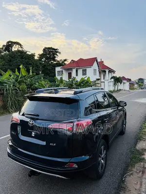 Toyota RAV4 Limited 4dr SUV (2.5L 4cyl 6A) 2018 Blue