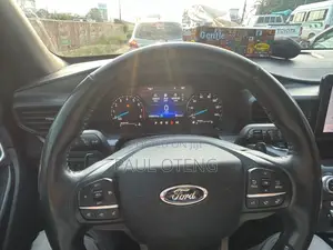 Ford Explorer XLT 4dr 4x4 (3.5L 6cyl 6A) 2013 Gray