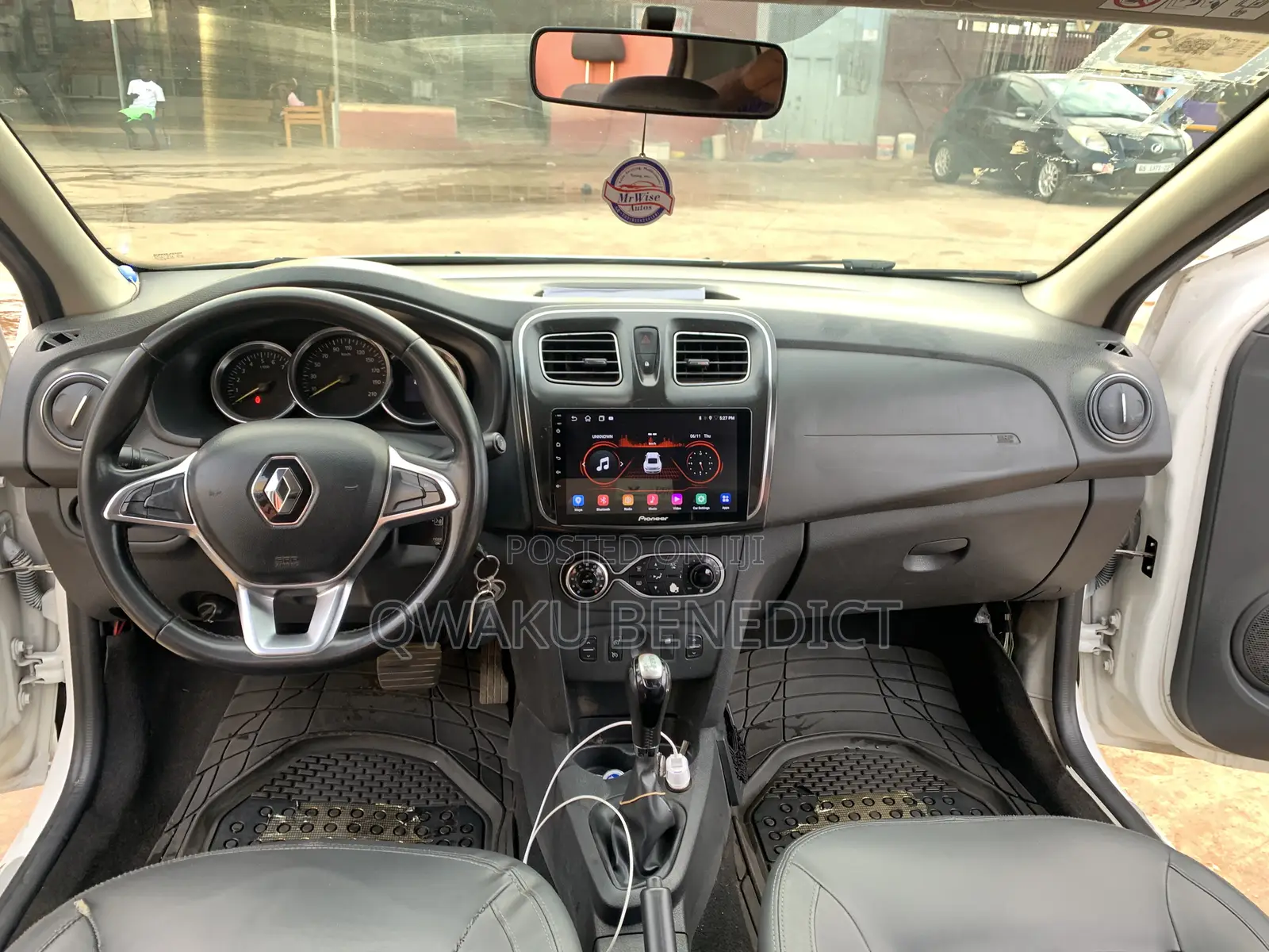 Renault Logan 2011 White