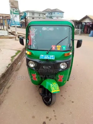 Bajaj RE 2025 Green