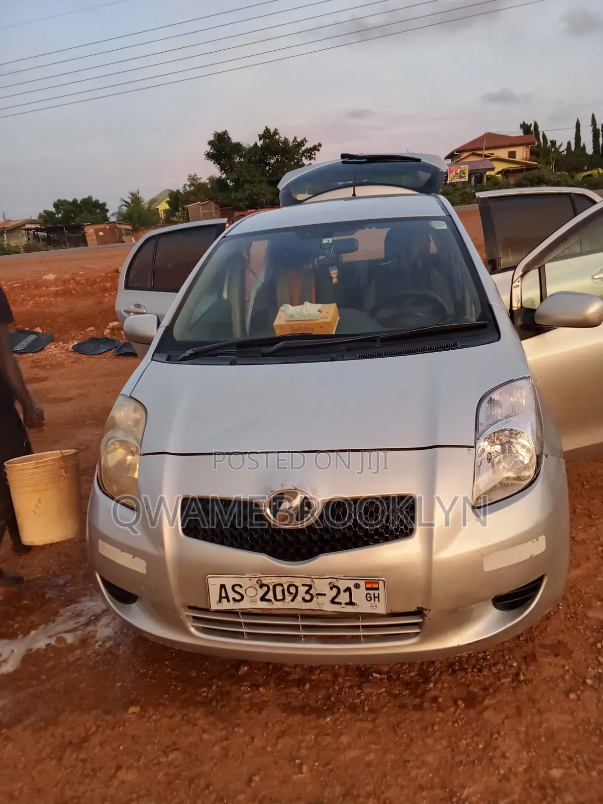 Toyota Vitz 2010 Silver