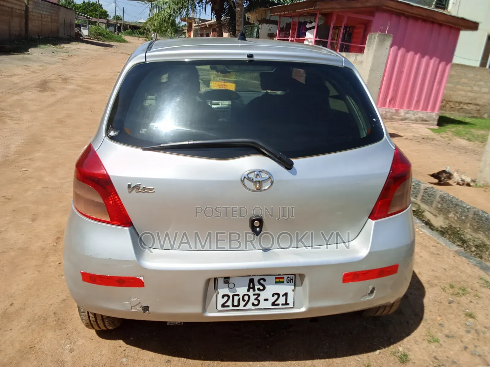 Toyota Vitz 2010 Silver
