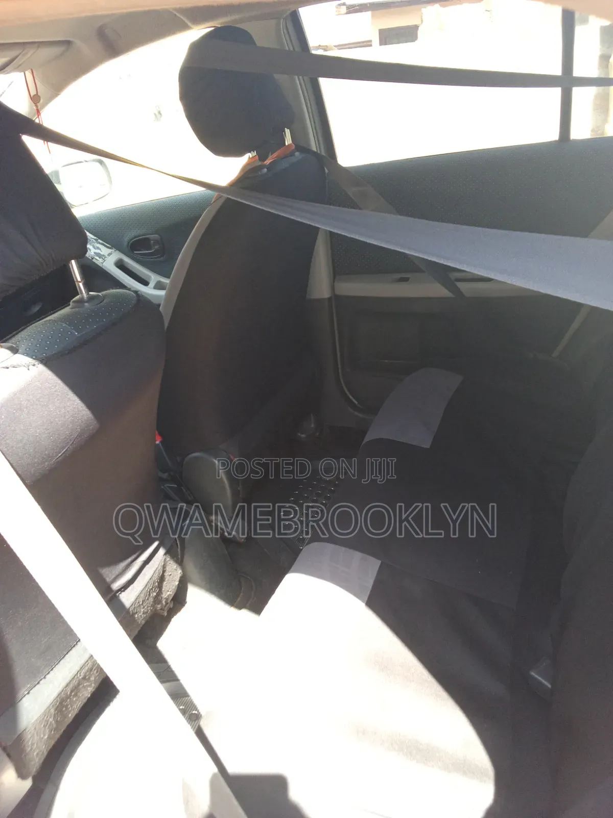 Toyota Vitz 2010 Silver