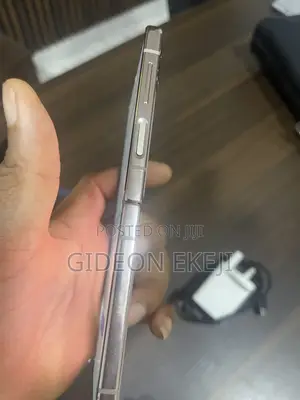 New Samsung Galaxy Z Flip4 128 GB Rose Gold